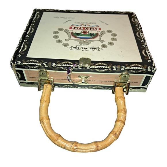 DARLING 9-inch Vintage HOLLYWOOD 9 by 8 inch LARGE Box Purse - Picture 11 of 14